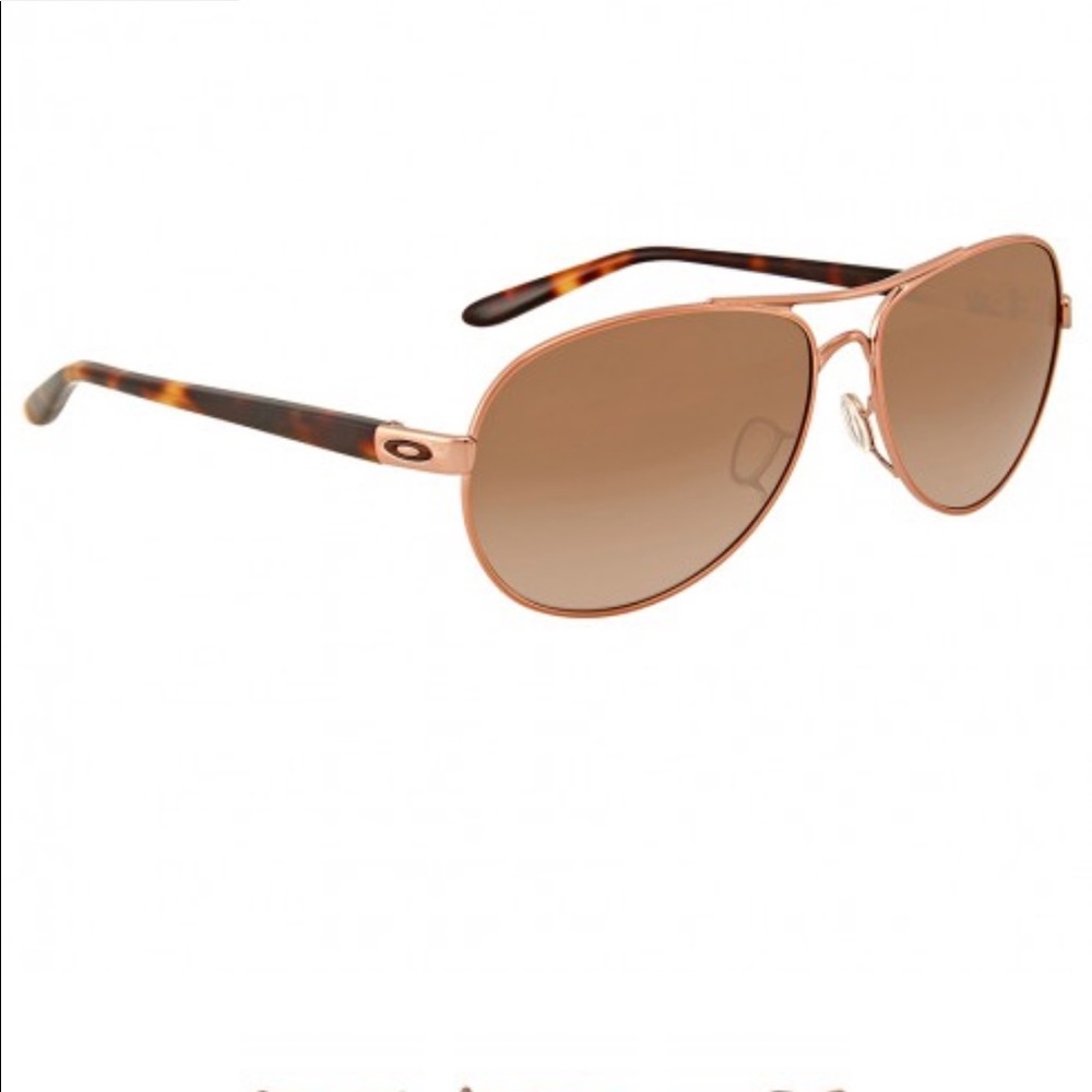 Oakley Rose Gold Aviators Sunglasses NWT!